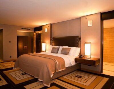 Μονοκατοικία στη Σαντορίνη δίπλα στη θάλασσα